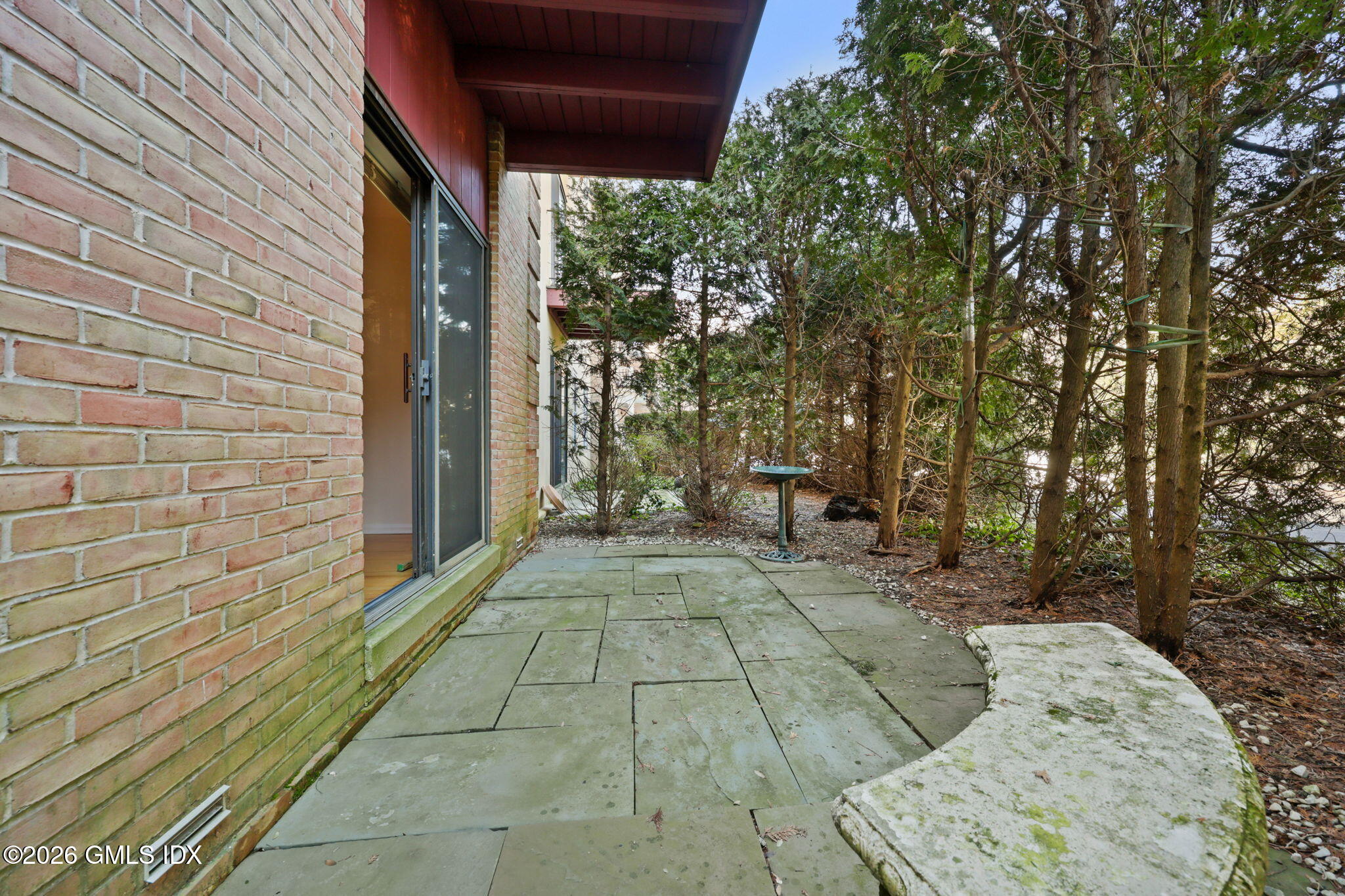 140 Field Point Road, Unit 2 Greenwich, CT 06830 - Photo 29 of 36 a view of backyard with patio