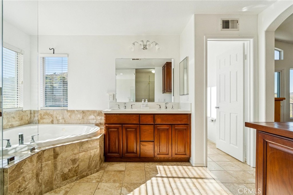 22939 Raintree Lane Saugus, CA 91390 - Photo 22 of 44