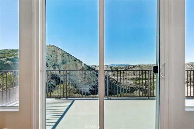 $899,900 | 22939 Raintree Lane, Saugus, CA 91390