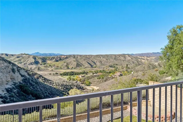 $899,900 | 22939 Raintree Lane, Saugus, CA 91390