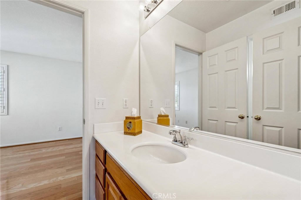 22939 Raintree Lane Saugus, CA 91390 - Photo 28 of 44