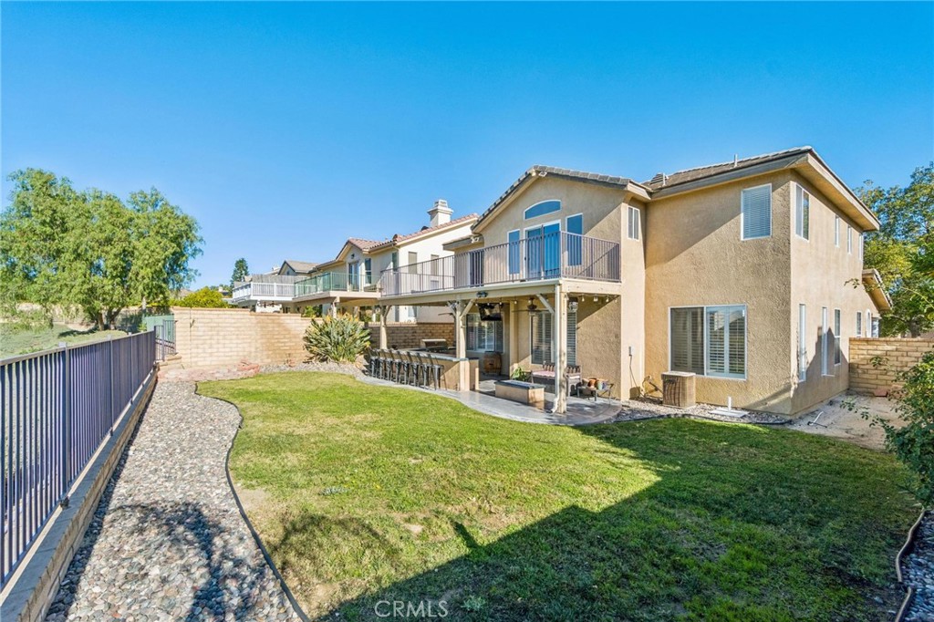 22939 Raintree Lane Saugus, CA 91390 - Photo 32 of 44