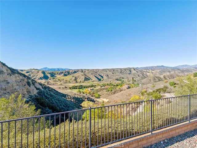 $899,900 | 22939 Raintree Lane, Saugus, CA 91390