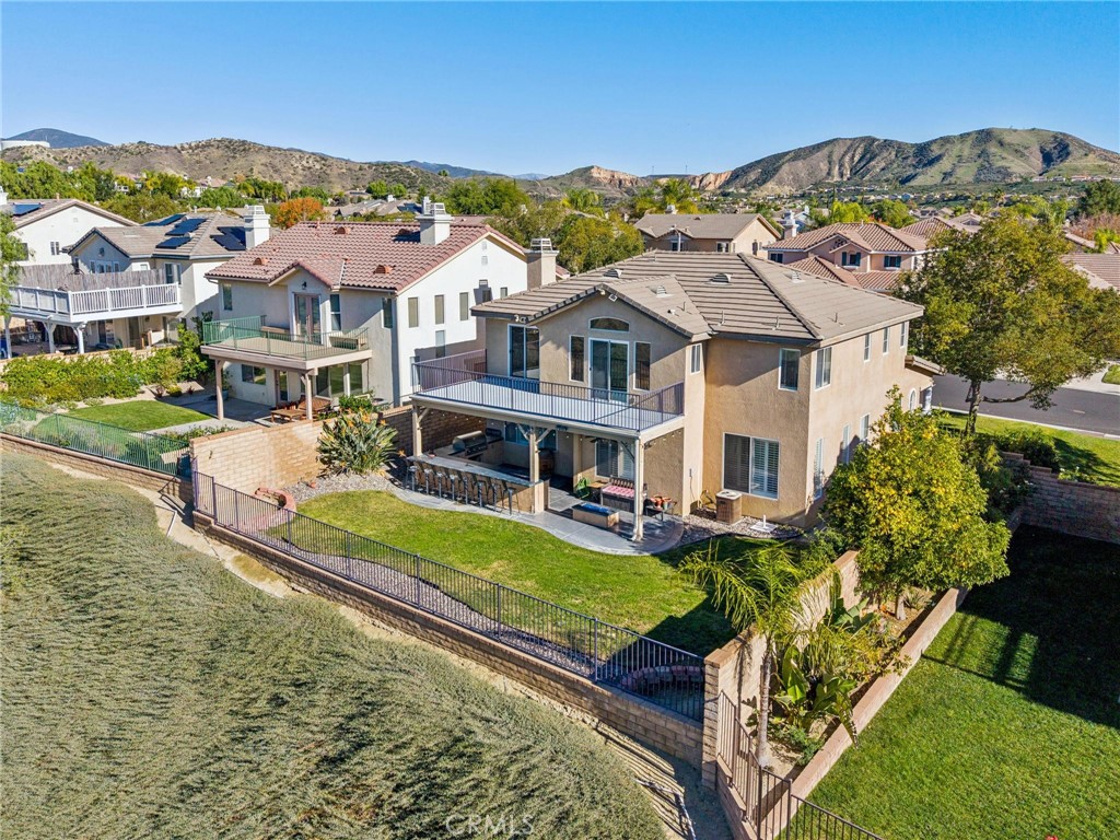 22939 Raintree Lane Saugus, CA 91390 - Photo 40 of 44