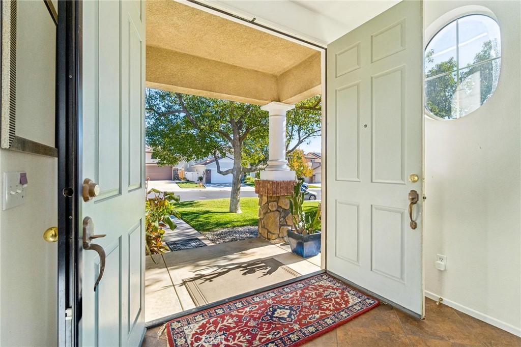 22939 Raintree Lane Saugus, CA 91390 - Photo 4 of 44