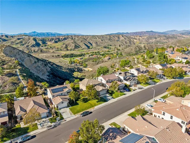 $899,900 | 22939 Raintree Lane, Saugus, CA 91390