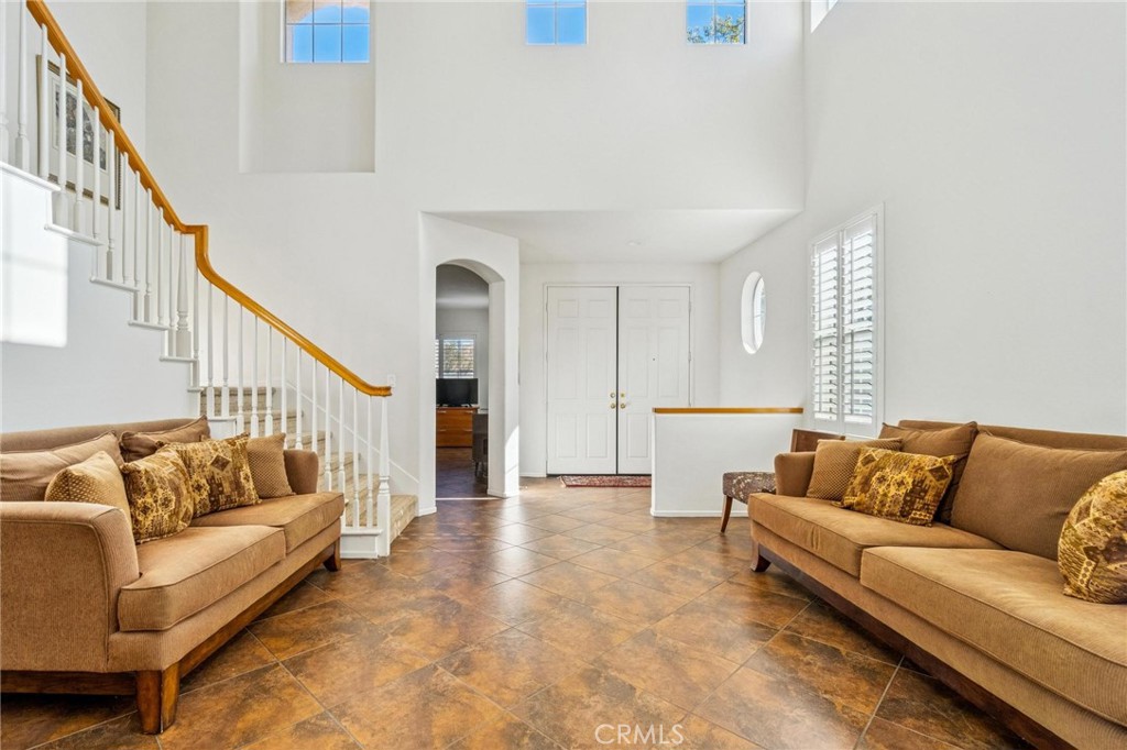 22939 Raintree Lane Saugus, CA 91390 - Photo 8 of 44