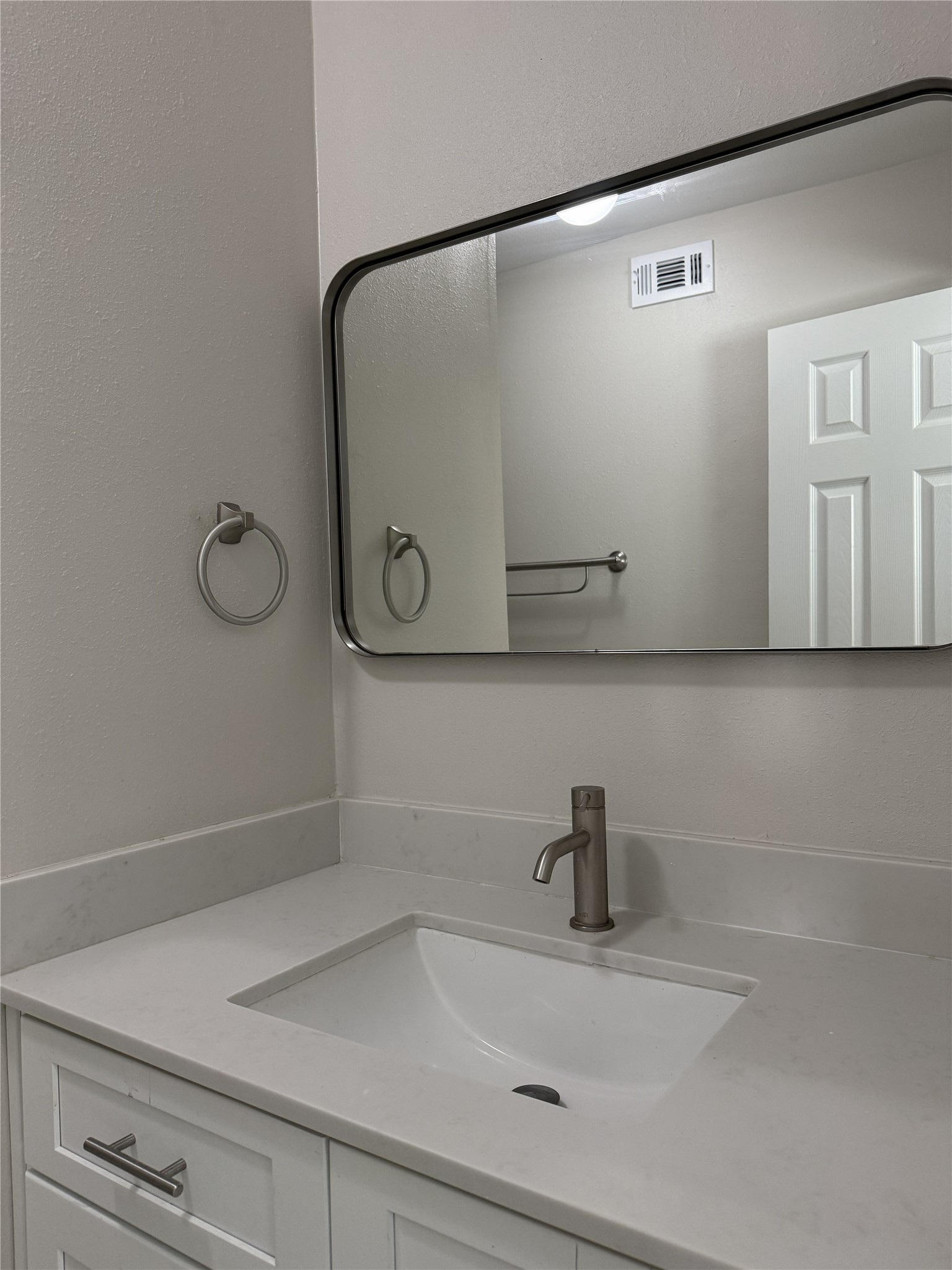 1824 Thonig Road, Unit 14 Houston, TX 77055 - Photo 14 of 16 Gallery Image 14