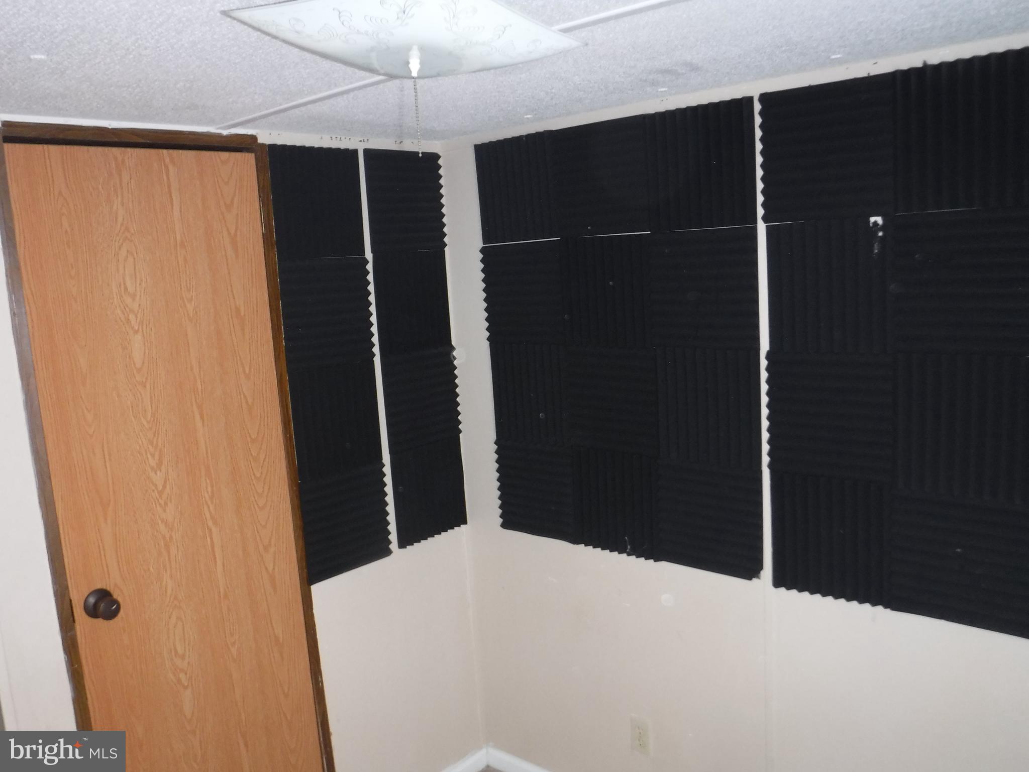 47 Shamrock Avenue Dover, DE 19901 - Photo 8 of 13 a close view of closet