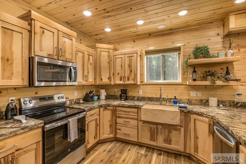 3541 Browning Road Island Park, ID 83429 - Photo 8 of 31