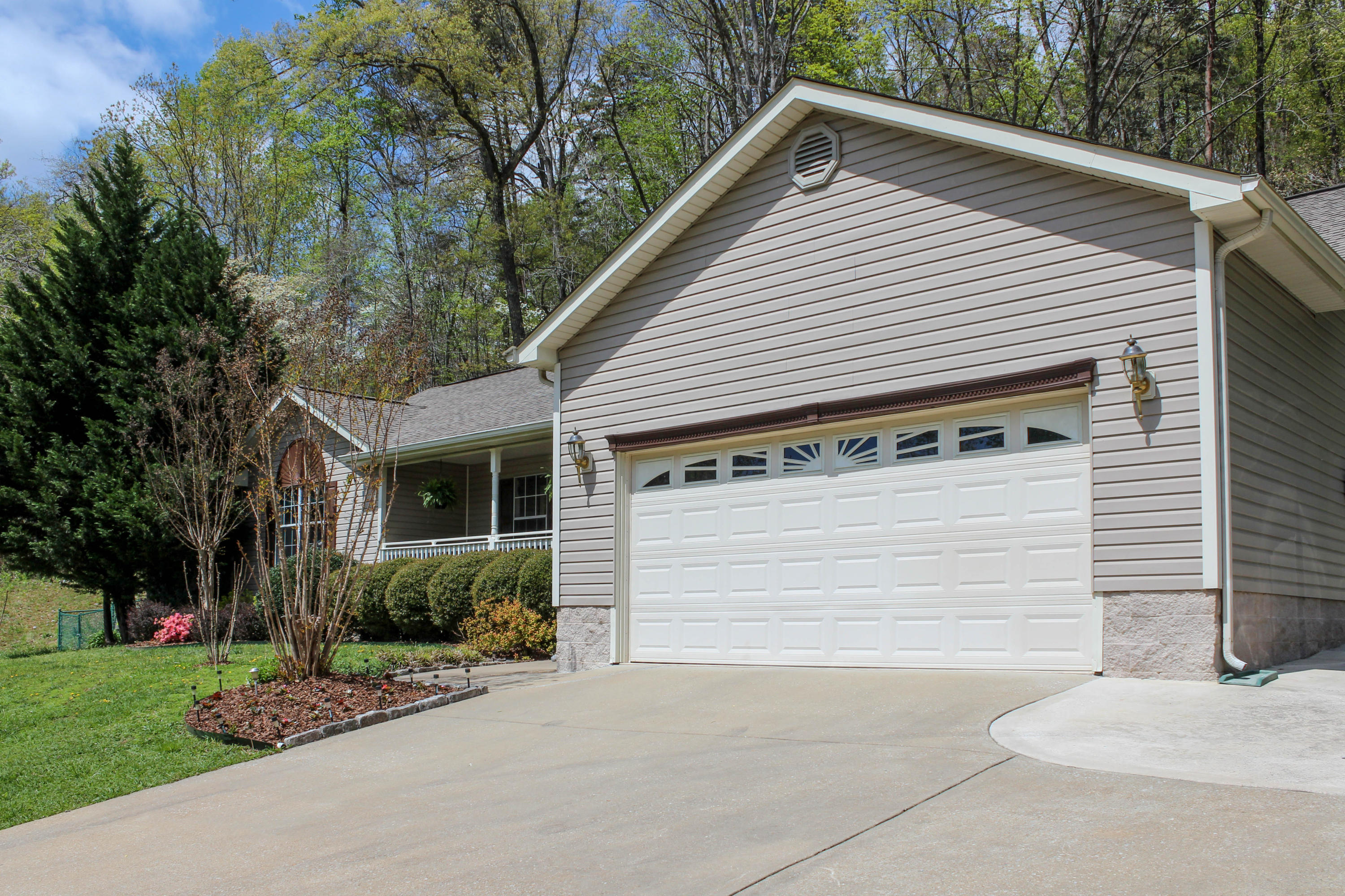 6019 Browntown Road Chattanooga, TN 37415 - Photo 3 of 32 Driveway