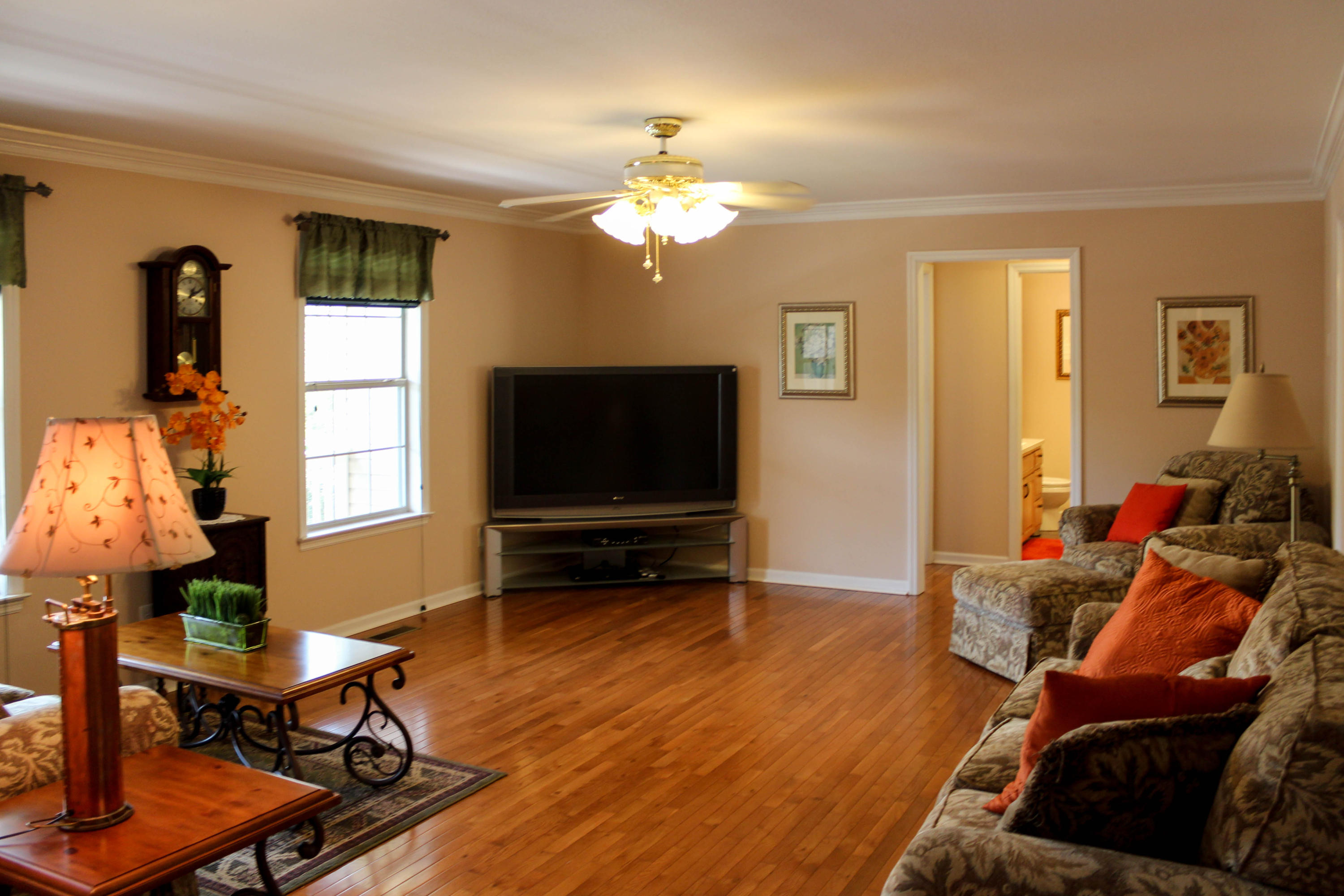 6019 Browntown Road Chattanooga, TN 37415 - Photo 8 of 32 Living Room