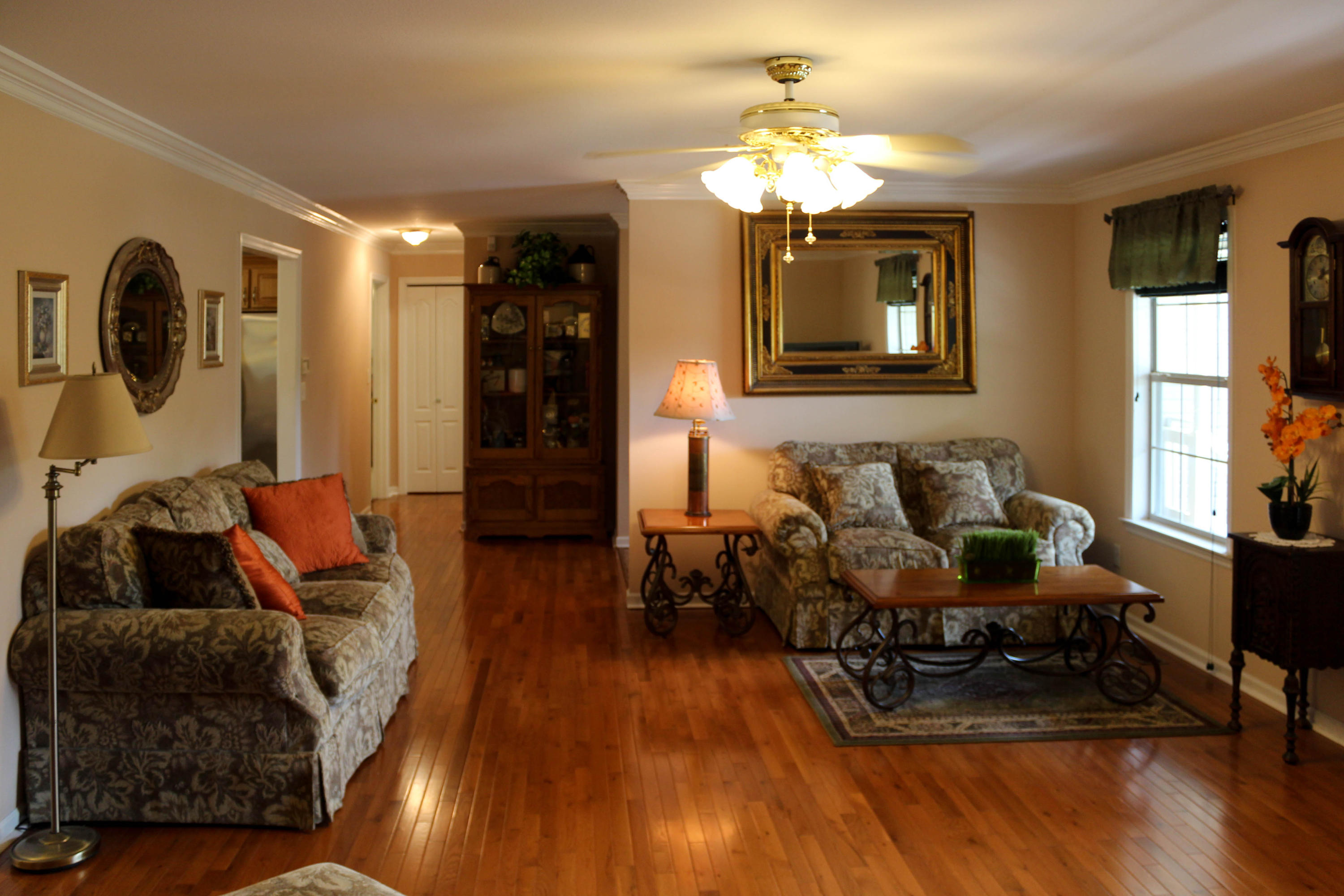 6019 Browntown Road Chattanooga, TN 37415 - Photo 9 of 32 Living Room