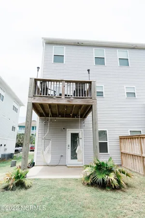 $3,000 | 806 Blanche Avenue, Unit 2, Carolina Beach, NC 28428