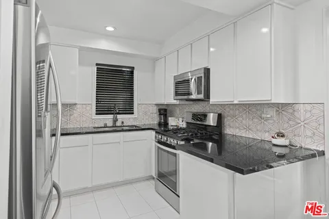 $639,000 | 11646 Chenault Street, Unit 2, Los Angeles, CA 90049