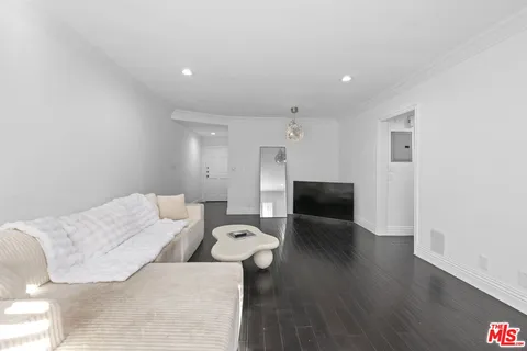 $639,000 | 11646 Chenault Street, Unit 2, Los Angeles, CA 90049