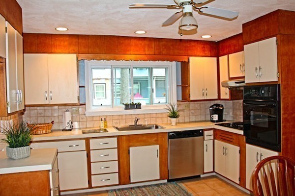 87 Bartlett Road Winthrop, MA 02152 - Photo 16 of 27 Gallery Image 16