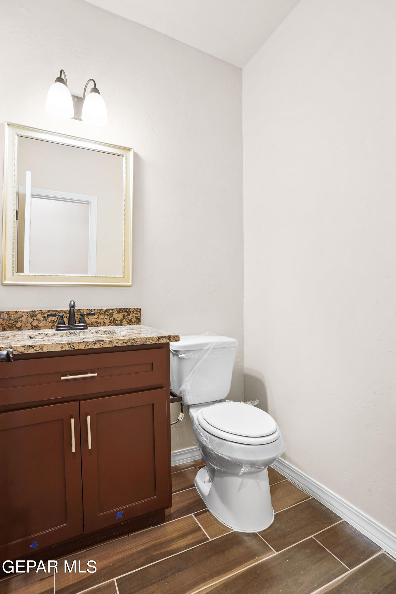 871 Country Club Road, Unit 4E El Paso, TX 79932 - Photo 28 of 34 a bathroom with a sink and a toilet