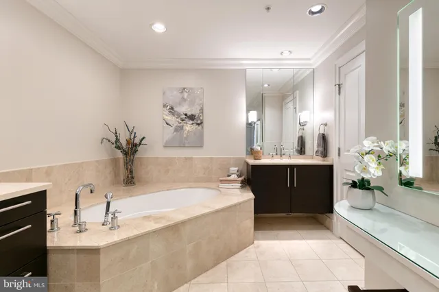 $999,000 | 801 Key Highway, Unit 316, Baltimore, MD 21230