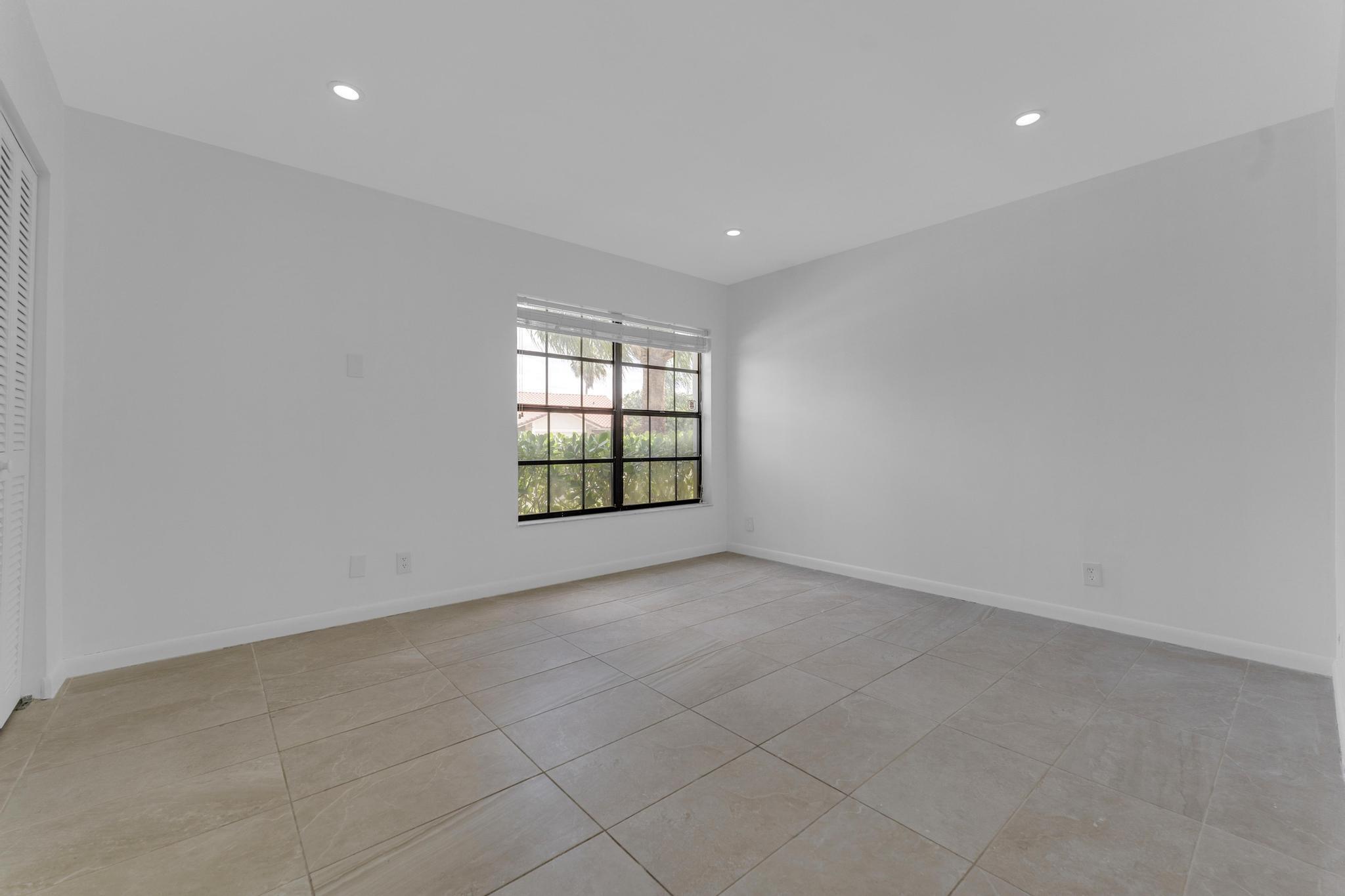 10084 Camelback Lane Boca Raton, FL 33498 - Photo 9 of 18 15
