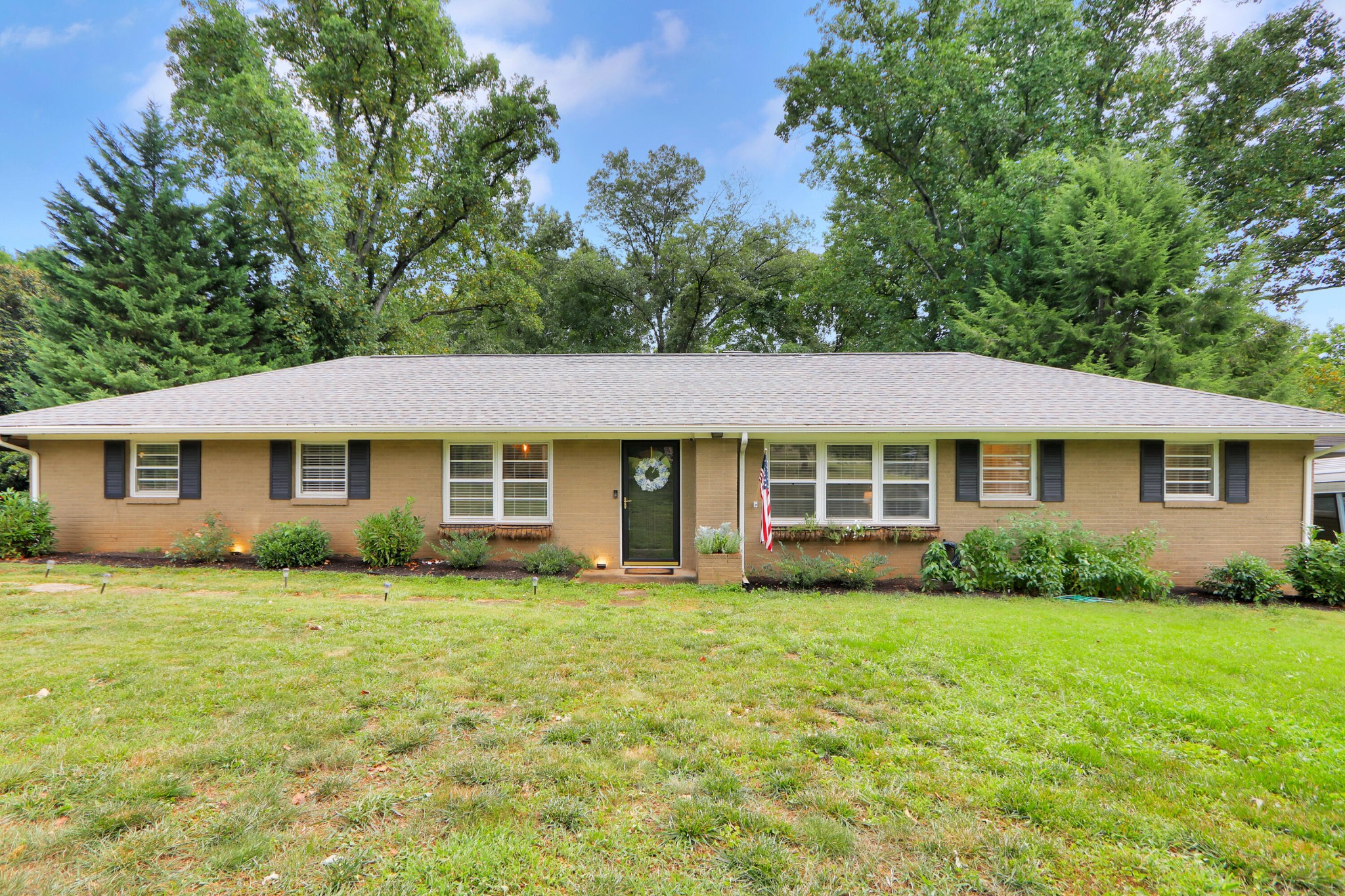 712 Forest View Road Knoxville, TN 37919 - Photo 1 of 23 Gallery Image 1