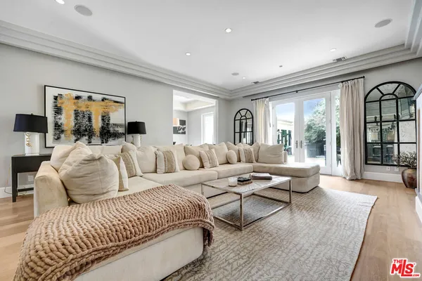 $13,500 | 841 North Crescent Heights Boulevard, Los Angeles, CA 90046