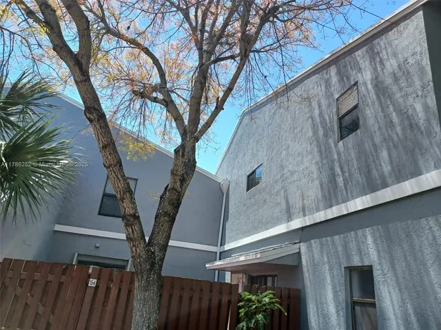 $175,000 | 15 Crossings Circle, Unit A, Boynton Beach, FL 33435