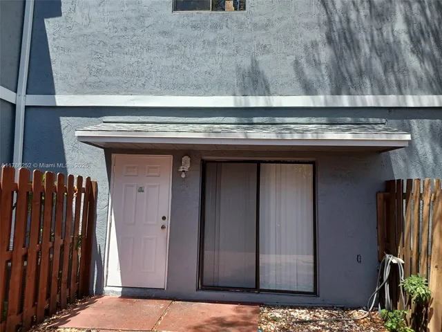 $175,000 | 15 Crossings Circle, Unit A, Boynton Beach, FL 33435