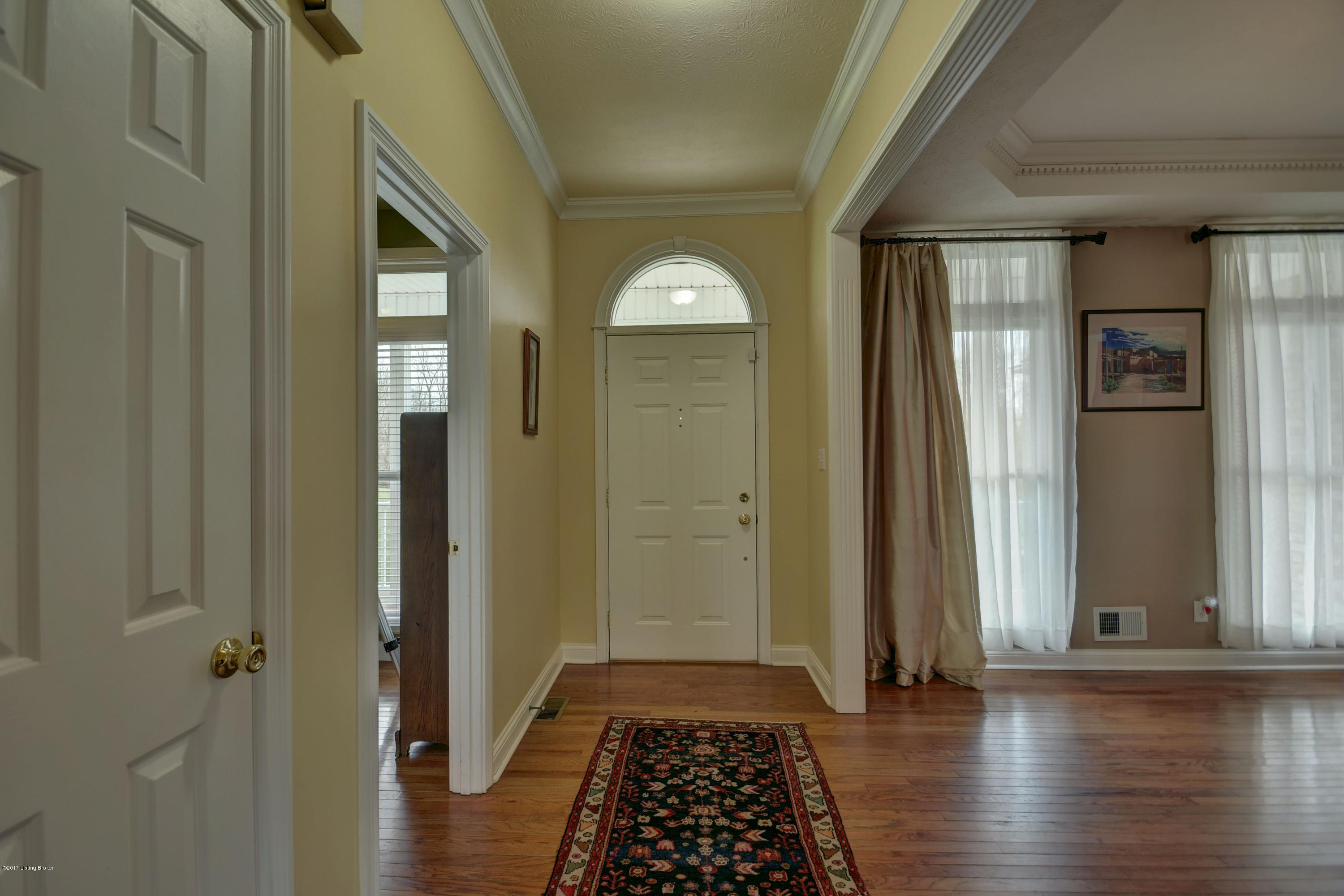 161 Conner Station Road Simpsonville, KY 40067 - Photo 4 of 47 Foyer2