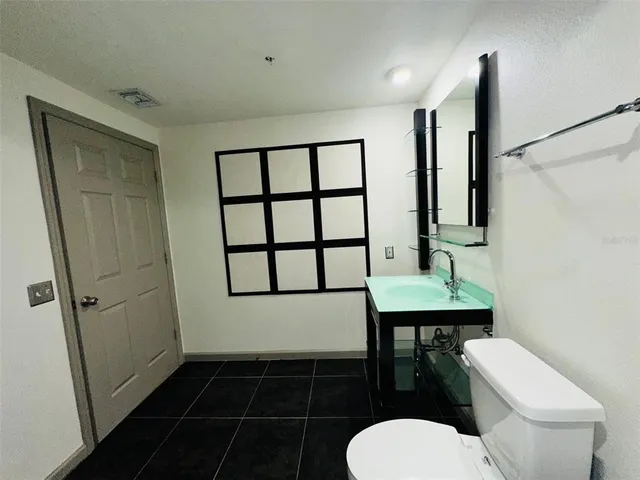 $2,000 | 322 East Central Boulevard, Unit 613, Orlando, FL 32801