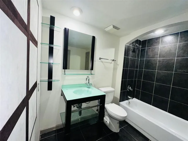 $2,000 | 322 East Central Boulevard, Unit 613, Orlando, FL 32801