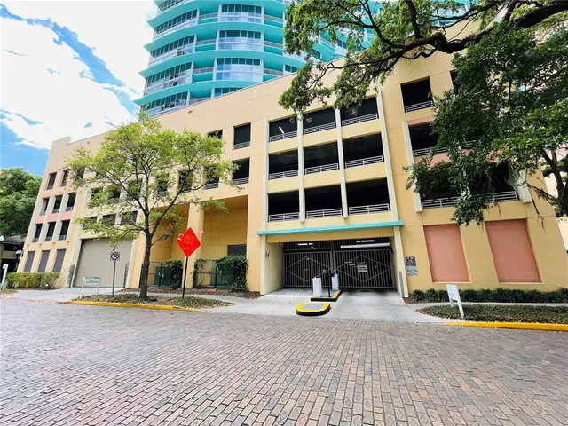 $2,000 | 322 East Central Boulevard, Unit 613, Orlando, FL 32801