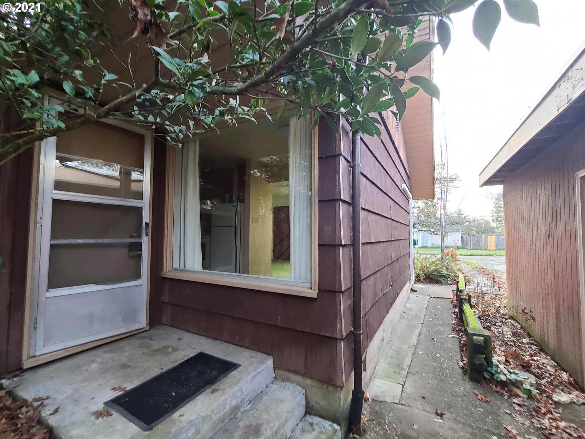 333 57th Street Springfield, OR 97478 - Photo 7 of 32 a house with trees in front of it