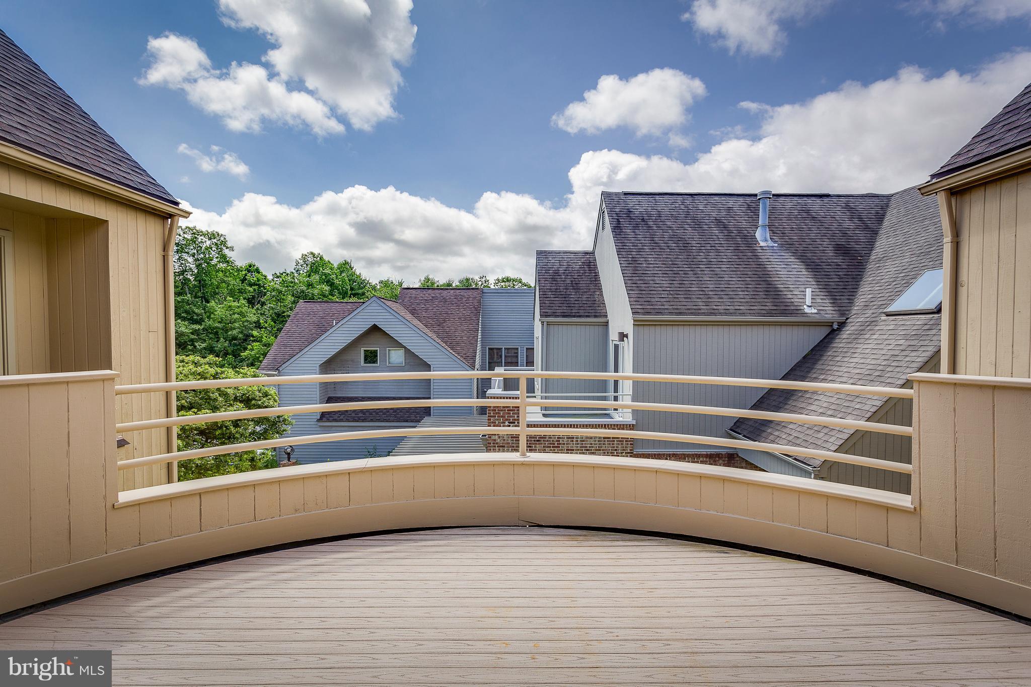 2038 Beacon Place Reston, VA 20191 - Photo 16 of 28 Upper level deck