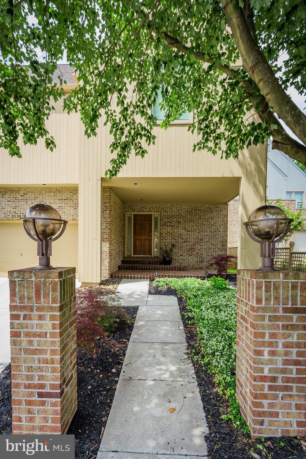 2038 Beacon Place Reston, VA 20191 - Photo 26 of 28 Brick pillars - Entry feature