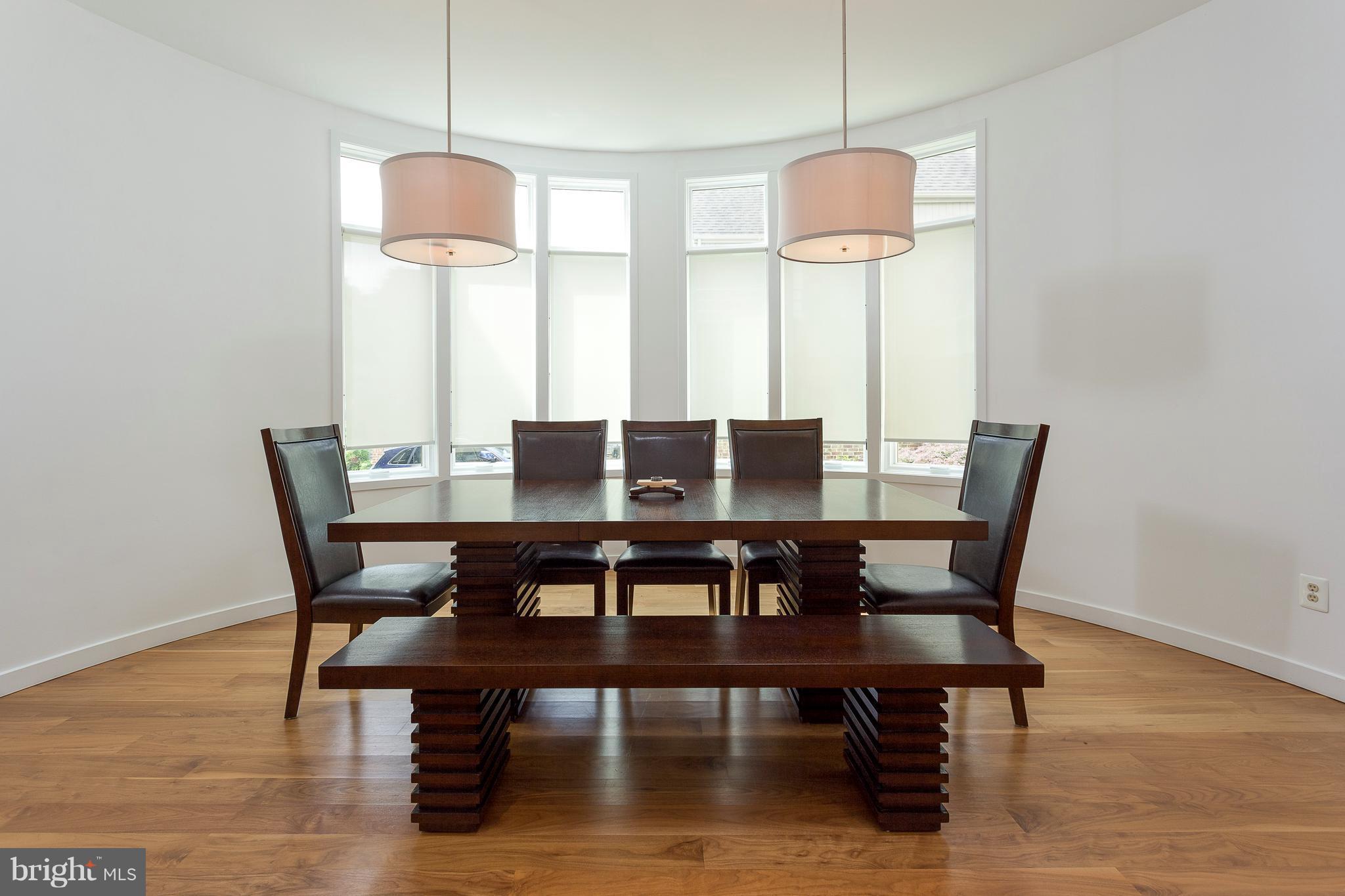 2038 Beacon Place Reston, VA 20191 - Photo 4 of 28 Step-down dining room w/bay window