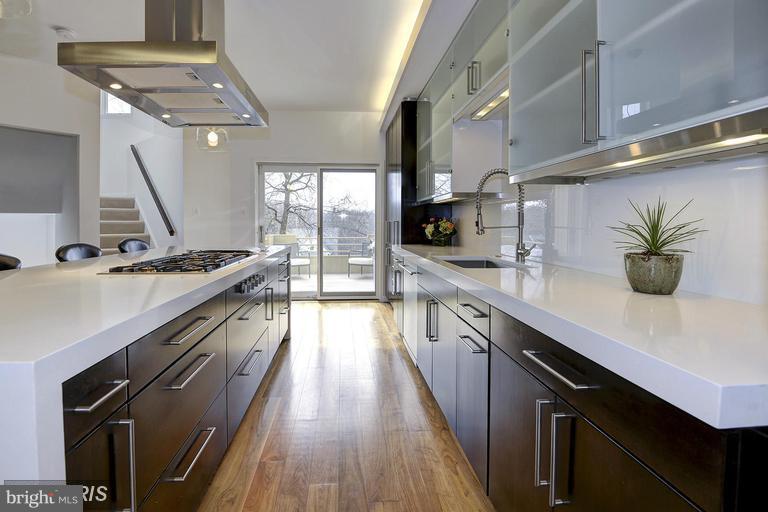 2038 Beacon Place Reston, VA 20191 - Photo 9 of 28 Gas cooktop with built-in steamer