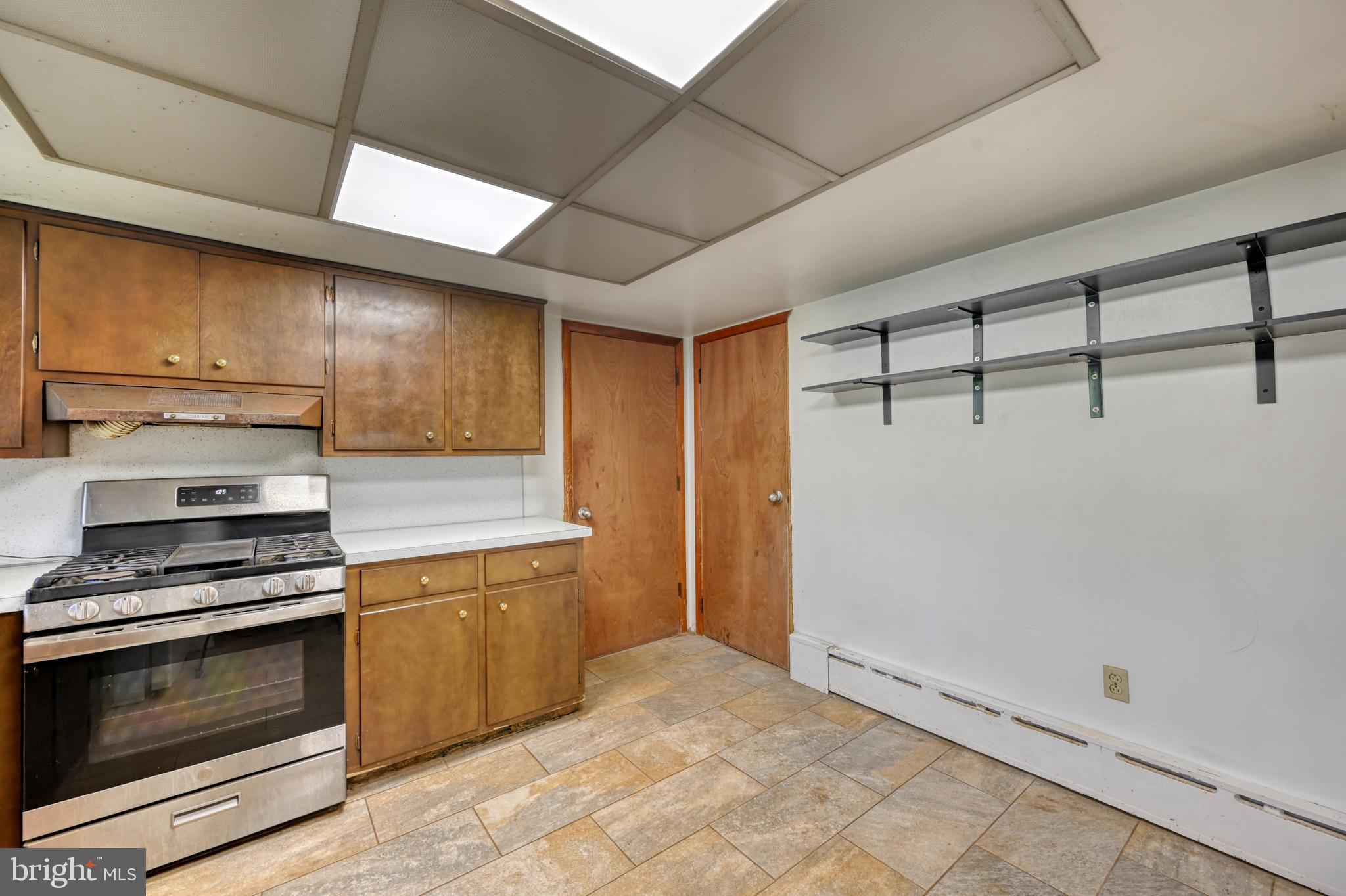 341 Hazel Street Reading, PA 19611 - Photo 8 of 31