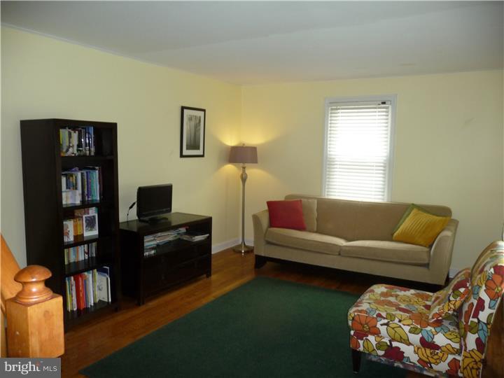 58 Gedney Road Lawrenceville, NJ 08648 - Photo 2 of 14 Living Room