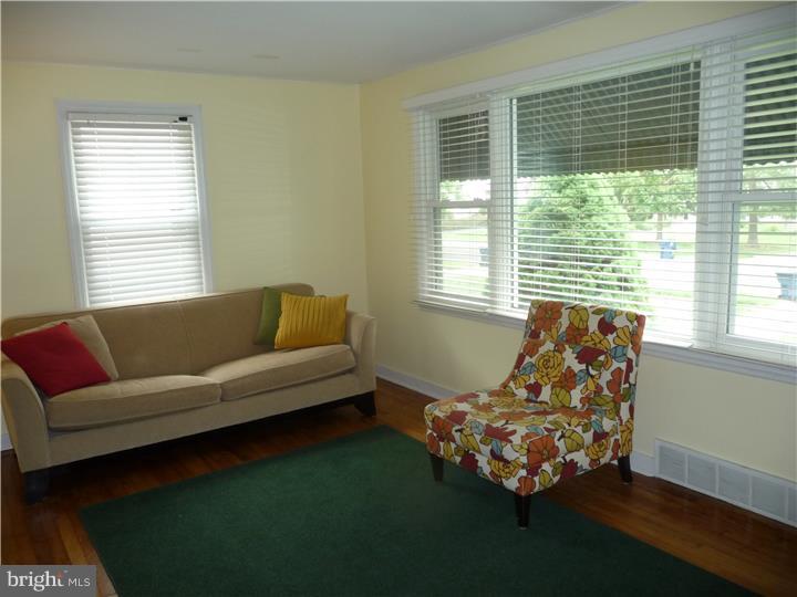 58 Gedney Road Lawrenceville, NJ 08648 - Photo 3 of 14 Living Room