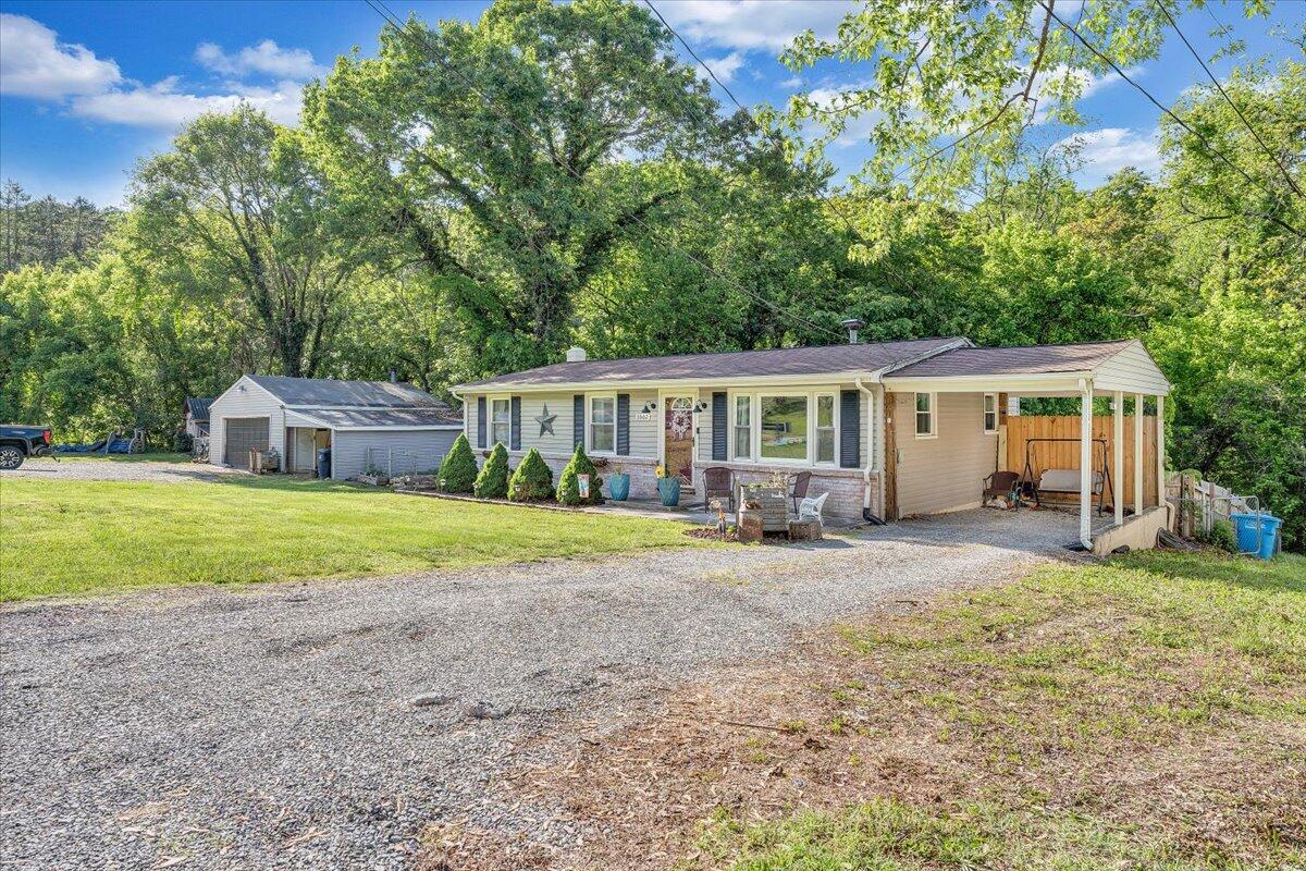 3502 Yellow Mountain Road Southeast Roanoke, VA 24014 - Photo 2 of 30 IMG_5817