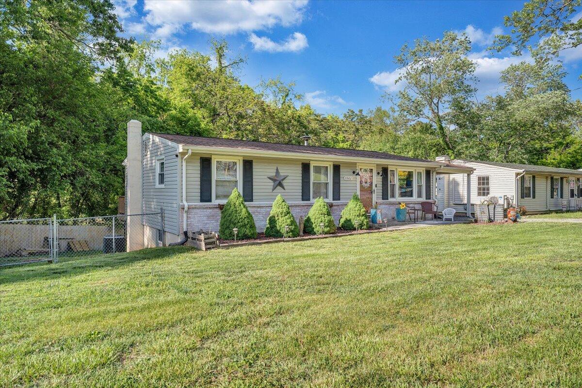 3502 Yellow Mountain Road Southeast Roanoke, VA 24014 - Photo 3 of 30 IMG_5820
