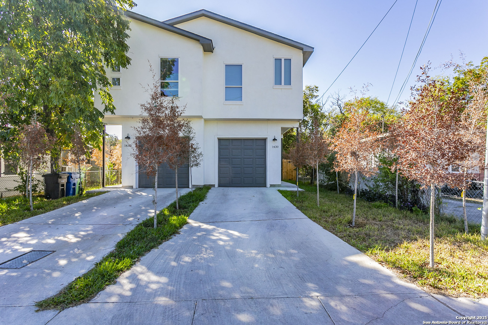 1430 Hays Street, Unit 101 San Antonio, TX 78202 - Photo 15 of 25 a view of a patio with a table and chairs and potted plants