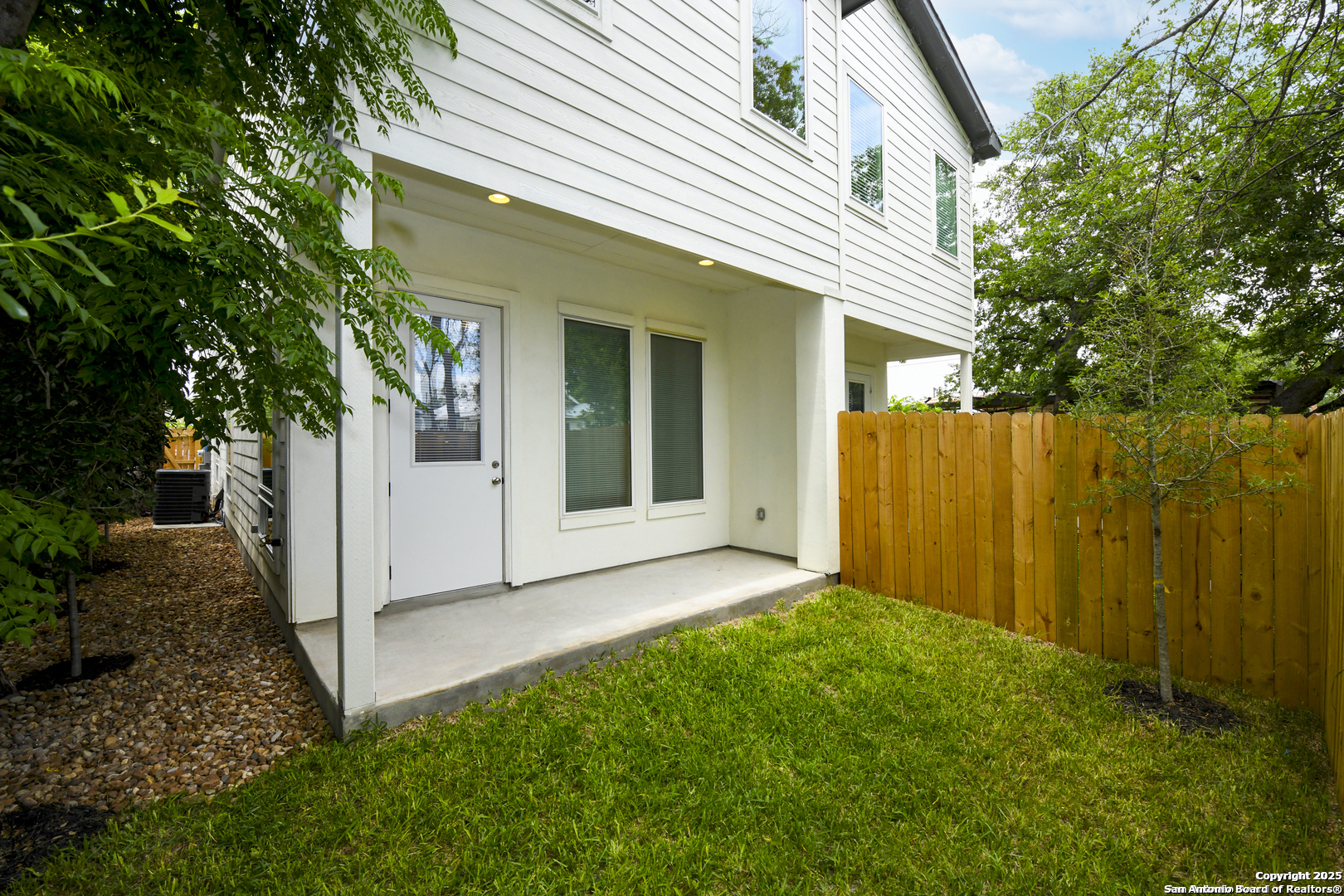 1430 Hays Street, Unit 101 San Antonio, TX 78202 - Photo 8 of 25 a view of backyard with potted plants and a large tree