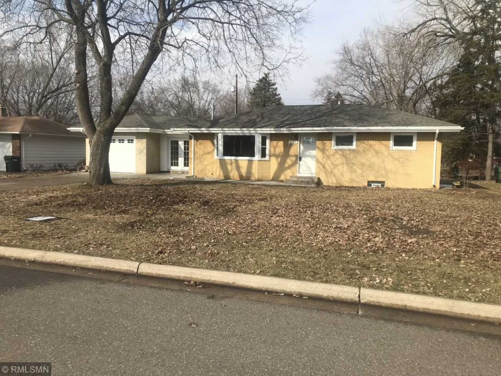 2197 Haddington Road Roseville, MN 55113 - Photo 1 of 31