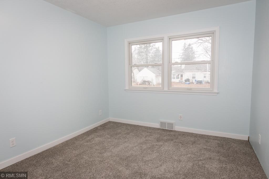 2197 Haddington Road Roseville, MN 55113 - Photo 15 of 31