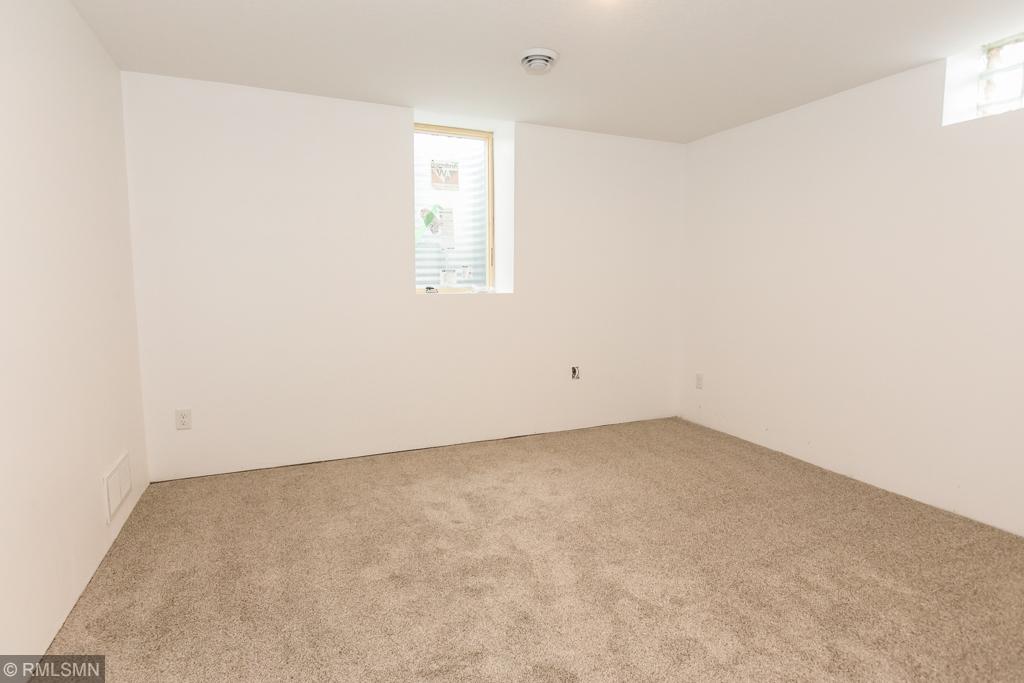 2197 Haddington Road Roseville, MN 55113 - Photo 23 of 31