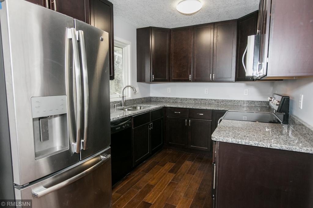 2197 Haddington Road Roseville, MN 55113 - Photo 5 of 31