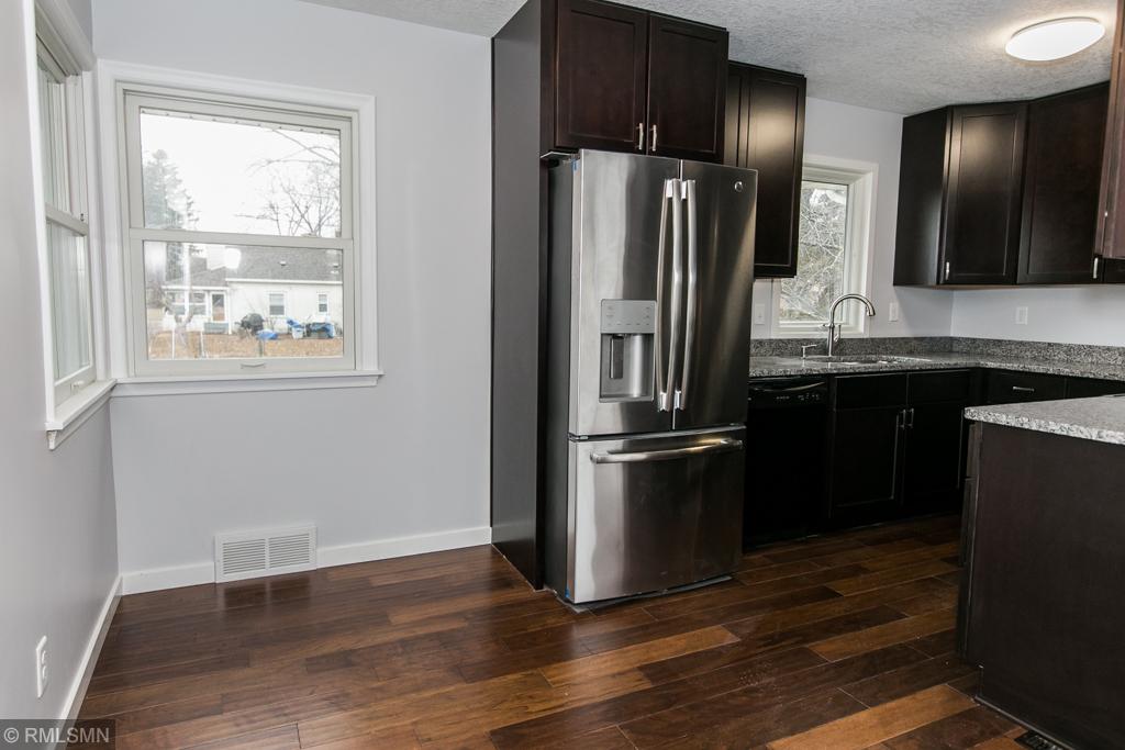 2197 Haddington Road Roseville, MN 55113 - Photo 7 of 31