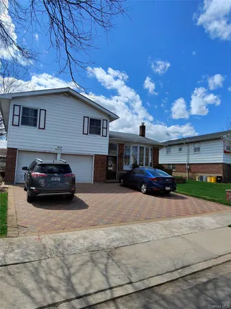 $899,999 | 34 Bonnie Drive, Westbury, NY 11590